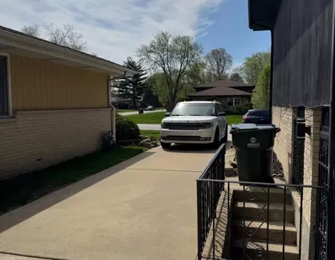Exterior - 520 E 146th St, Dolton, IL 60419 photo 3 of 6