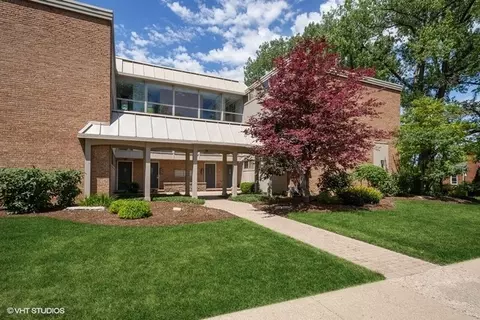 620 S Hough St #K, Barrington, IL 60010