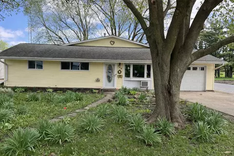 506 Parkside Dr, Sycamore, IL 60178