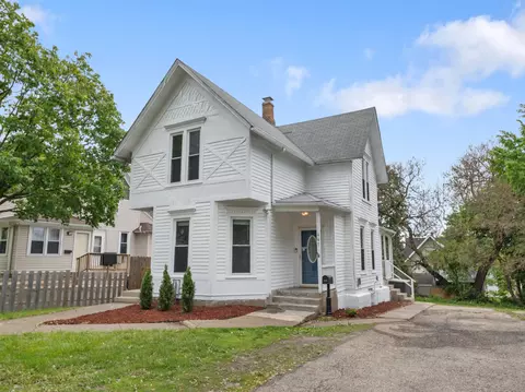447 Ashland Ave, Elgin, IL 60123
