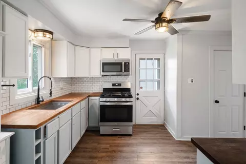 Kitchen - 447 Ashland Ave, Elgin, IL 60123 photo 1 of 2