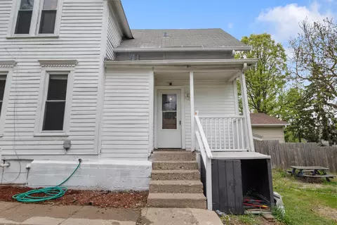 Exterior - 447 Ashland Ave, Elgin, IL 60123 photo 4 of 5