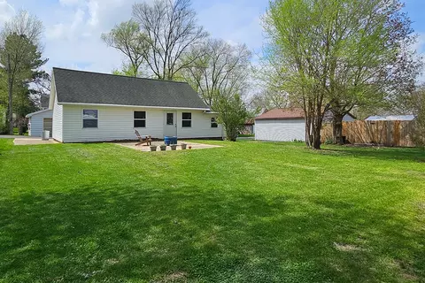 Exterior - 511 College Ave, Dixon, IL 61021 photo 4 of 5