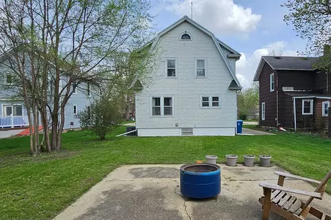Exterior - 511 College Ave, Dixon, IL 61021 photo 3 of 5