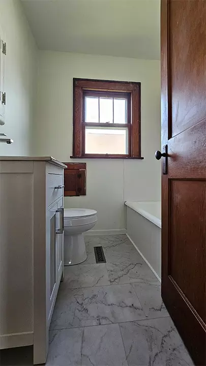 Bath - 511 College Ave, Dixon, IL 61021 photo 2 of 2