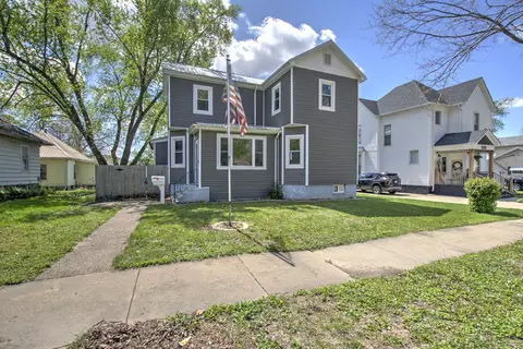204 W South St, Clinton, IL 61727