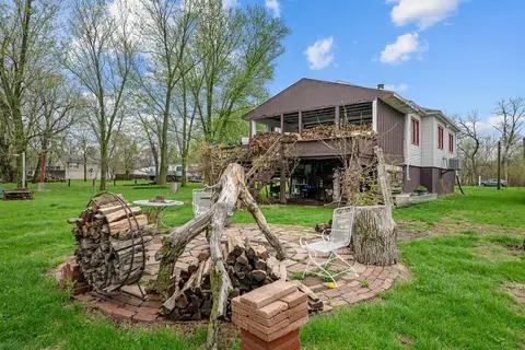 Exterior - 3213 S Shore Dr, Moline, IL 61265 photo 7 of 8