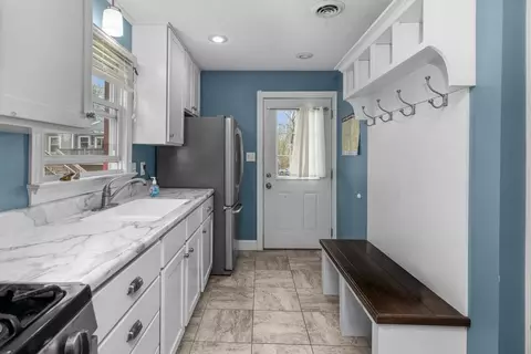 Entry Way - 3213 S Shore Dr, Moline, IL 61265 photo 1 of 2