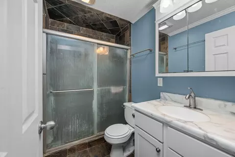 Bath - 3213 S Shore Dr, Moline, IL 61265 photo 1 of 1