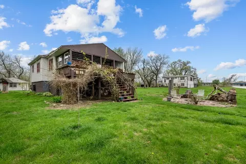 Exterior - 3213 S Shore Dr, Moline, IL 61265 photo 5 of 8
