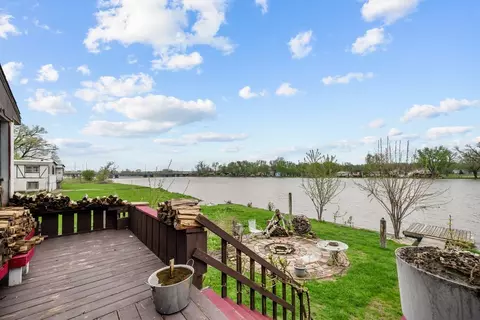 Other - 3213 S Shore Dr, Moline, IL 61265 photo 12 of 14