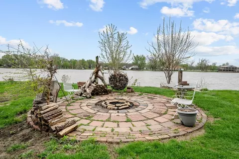 Exterior - 3213 S Shore Dr, Moline, IL 61265 photo 4 of 8