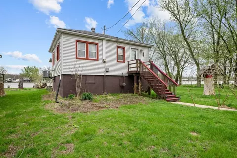 Exterior - 3213 S Shore Dr, Moline, IL 61265 photo 1 of 8