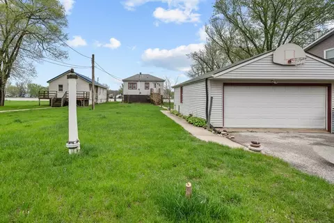 Exterior - 3213 S Shore Dr, Moline, IL 61265 photo 8 of 8