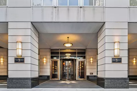 55 Erie St #P-115, Chicago, IL 60611