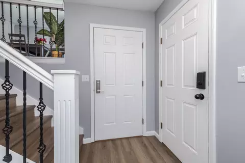 Entry Way - 21 Cedar Ct, Bloomington, IL 61701 photo 2 of 4