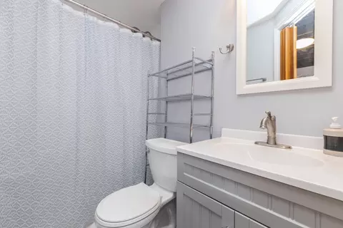 Bath - 21 Cedar Ct, Bloomington, IL 61701 photo 2 of 2