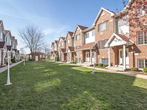 7204 W 83rd St, Bridgeview, IL 60455