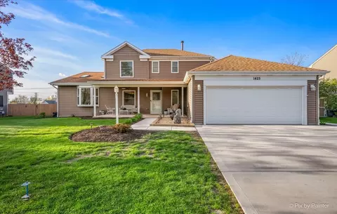 1425 Iris Ave, Carol Stream, IL 60188