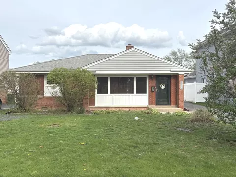 8303 N Washington St, Niles, IL 60714