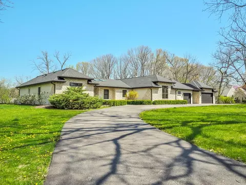 2038 Camphill Cir, Inverness, IL 60067