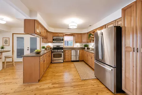 Kitchen - 701 N Harrison St, Algonquin, IL 60102 photo 1 of 2