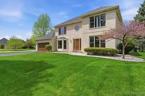 301 Stoneleigh Ln, Oswego, IL 60543
