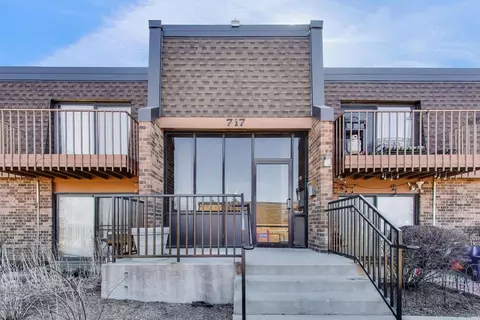 717 Killarney Ct #2D, Schaumburg, IL 60193
