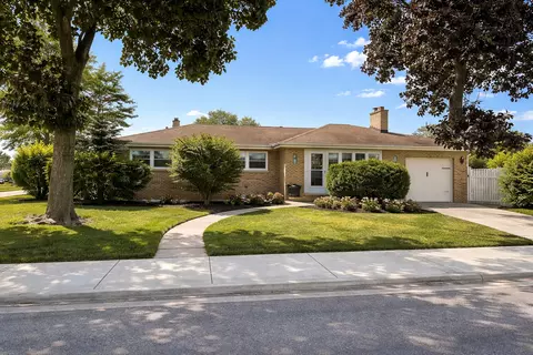 5500 Harvard Ter, Skokie, IL 60077