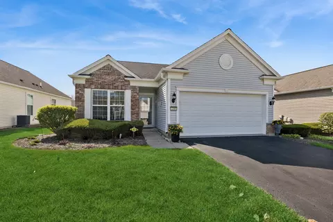 3295 Comstock Ct, Mundelein, IL 60060