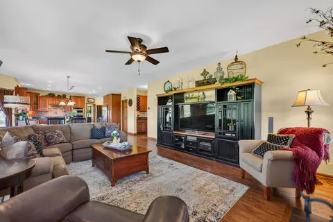 Living - 6608 Erin Rd, Mchenry, IL 60050 photo 2 of 3
