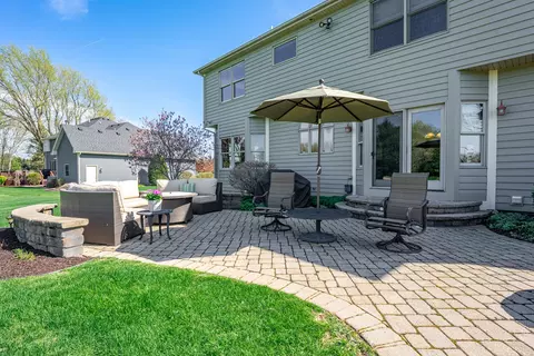 Exterior - 6608 Erin Rd, Mchenry, IL 60050 photo 3 of 6