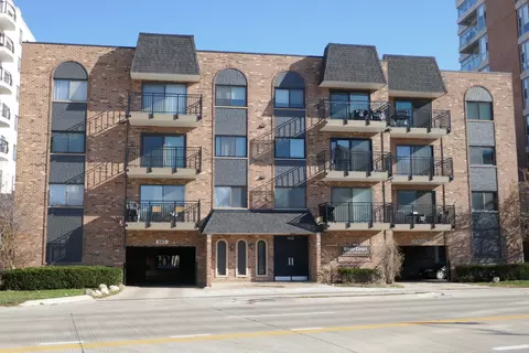 603 S River Rd #2M, Des Plaines, IL 60016