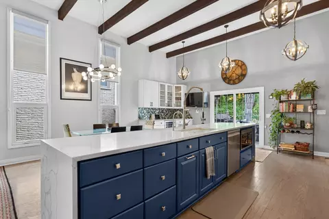 Kitchen - 923 Park Ave, River Forest, IL 60305 photo 3 of 8