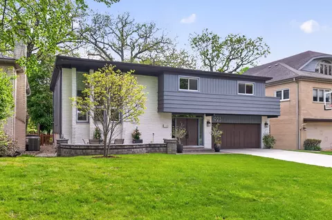 Exterior - 923 Park Ave, River Forest, IL 60305 photo 2 of 17