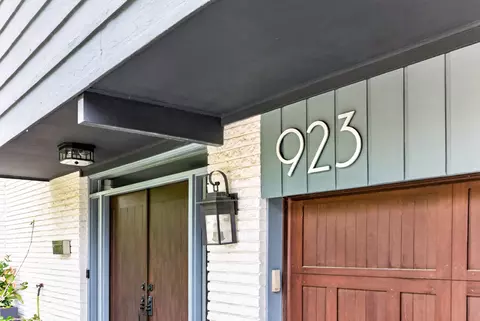 Exterior - 923 Park Ave, River Forest, IL 60305 photo 6 of 17