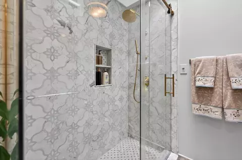 Bath - 923 Park Ave, River Forest, IL 60305 photo 6 of 6