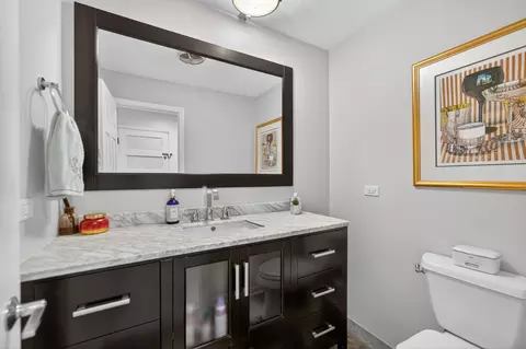 Bath - 923 Park Ave, River Forest, IL 60305 photo 1 of 6