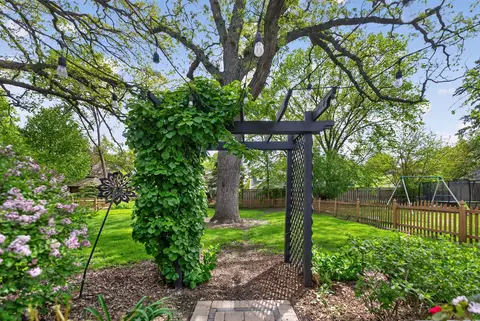 Exterior - 923 Park Ave, River Forest, IL 60305 photo 16 of 17