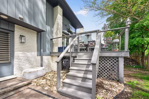 Exterior - 923 Park Ave, River Forest, IL 60305 photo 13 of 17