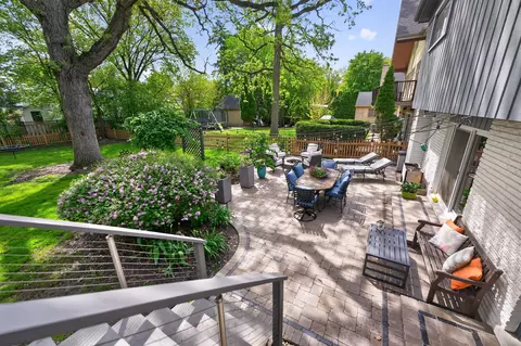 Exterior - 923 Park Ave, River Forest, IL 60305 photo 11 of 17