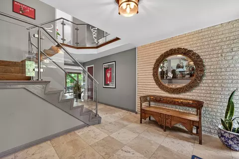 Entry Way - 923 Park Ave, River Forest, IL 60305 photo 2 of 12