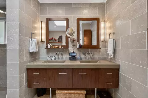 Bath - 923 Park Ave, River Forest, IL 60305 photo 3 of 6