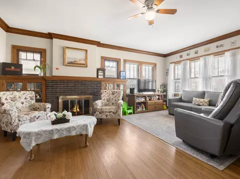 Living - 25 N Worth Ave, Elgin, IL 60123 photo 1 of 2