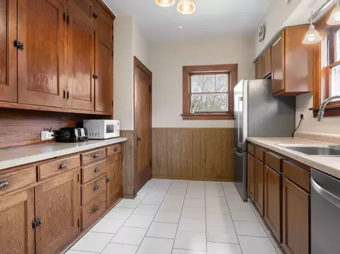 Kitchen - 25 N Worth Ave, Elgin, IL 60123 photo 1 of 2