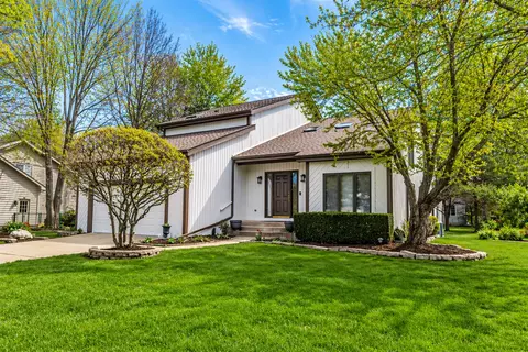 1368 Hunter Cir, Naperville, IL 60540