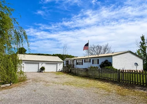 2025 Central Hill Rd, Grantsburg, IL 62943