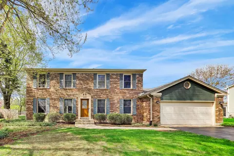 525 Skyline Dr, Algonquin, IL 60102
