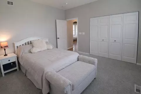 Bedroom - 1235 Mallard Ln, Hoffman Estates, IL 60192 photo 3 of 6