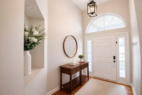 Entry Way - 1235 Mallard Ln, Hoffman Estates, IL 60192 photo 1 of 1